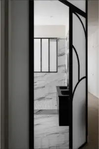 Cloison verrière à Grimaud